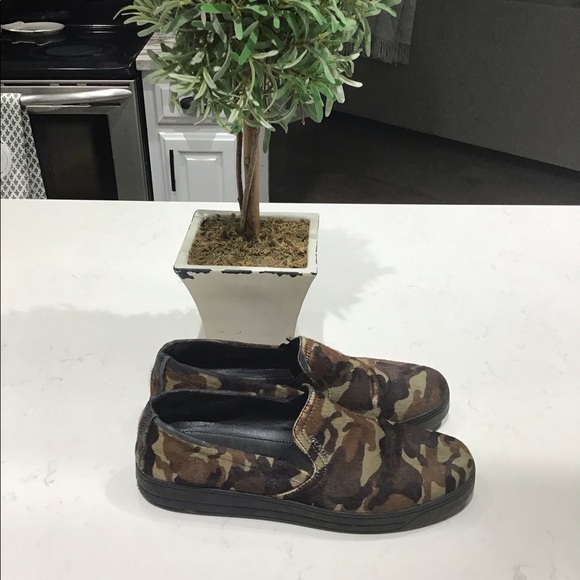 PRADA slips on camouflaged shoes - Picture 3 of 10